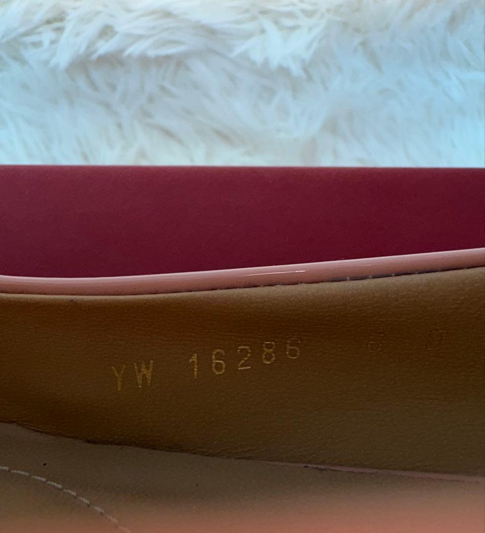 フェラガモ ヴァラリボン エナメル フラット パンプス YW 16286 箱付き