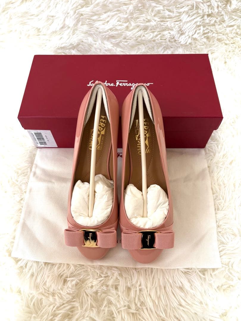 フェラガモ ヴァラリボン エナメル フラット パンプス YW 16286 箱付き
