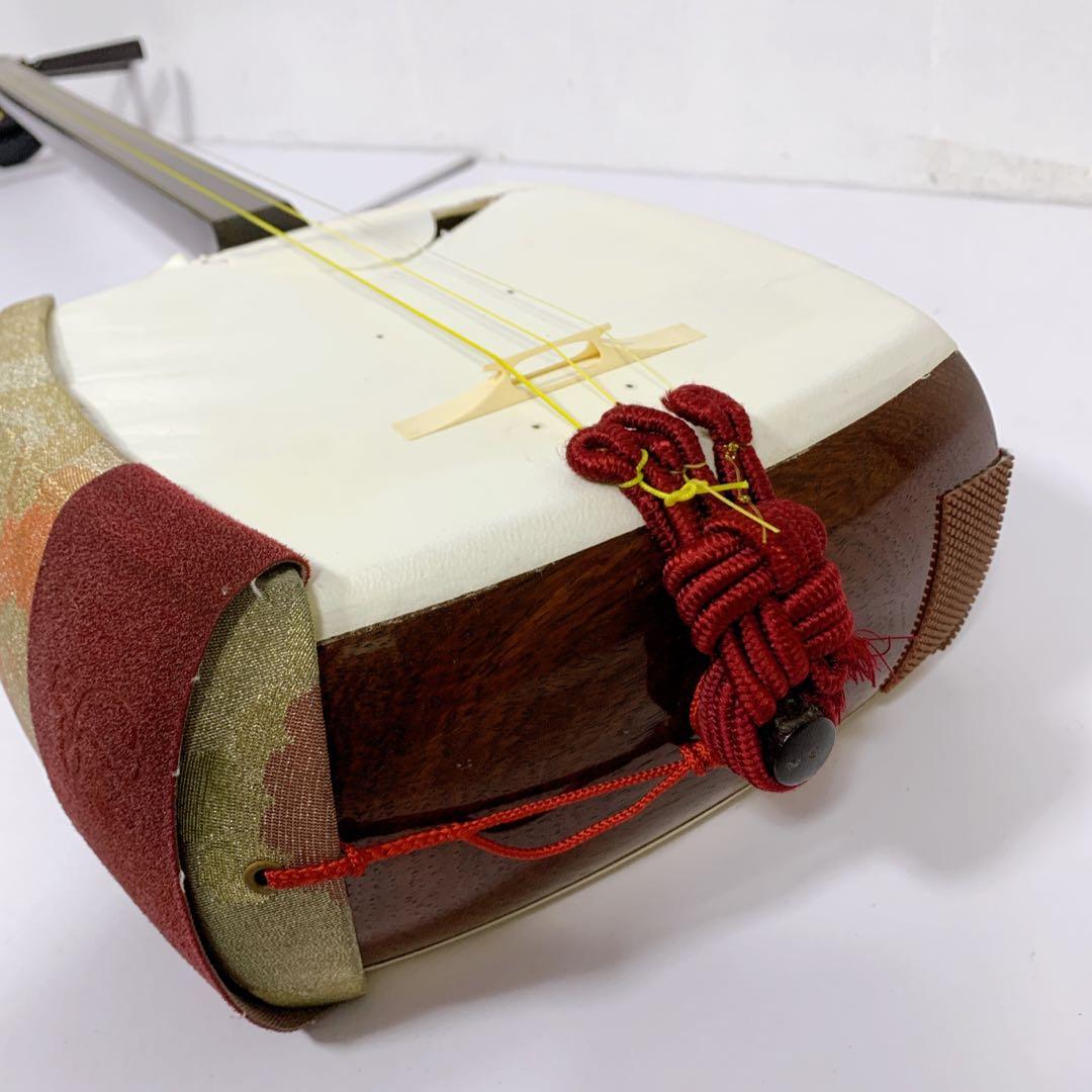 【送料込】高級 三味線 中棹 紅木 津軽張り 東触り 丸打ち胴 ケース付き