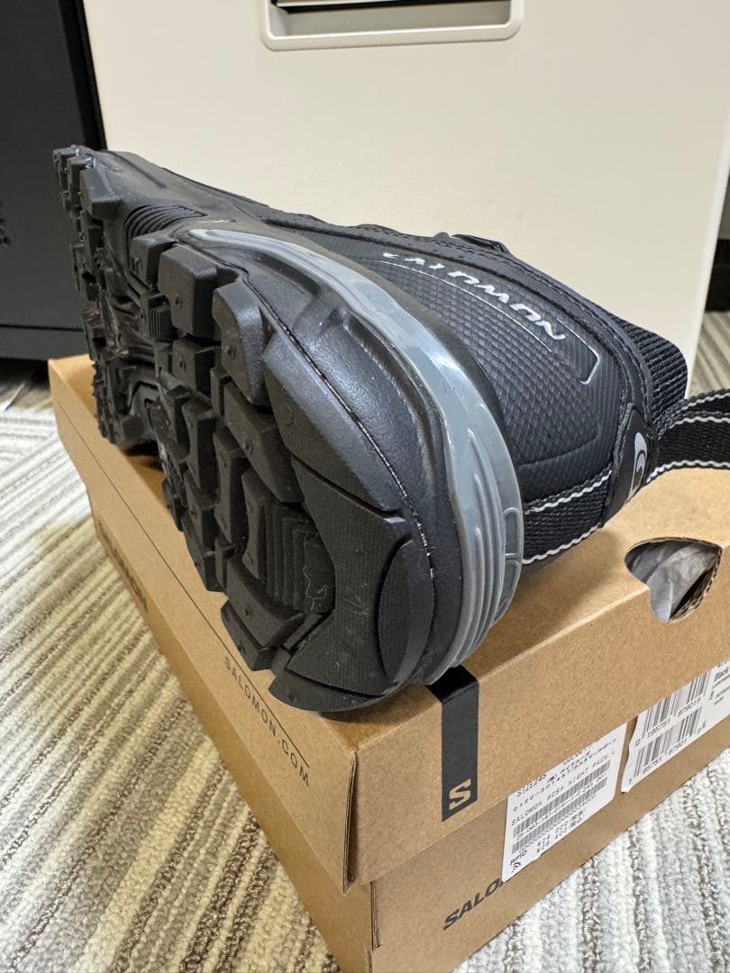 美品✨SALOMON ブラックスニーカー 24.5cm