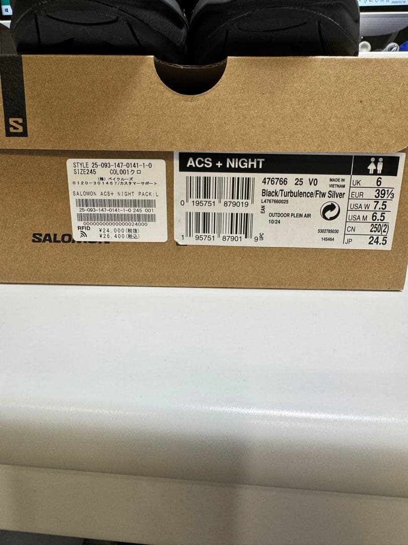 美品✨SALOMON ブラックスニーカー 24.5cm