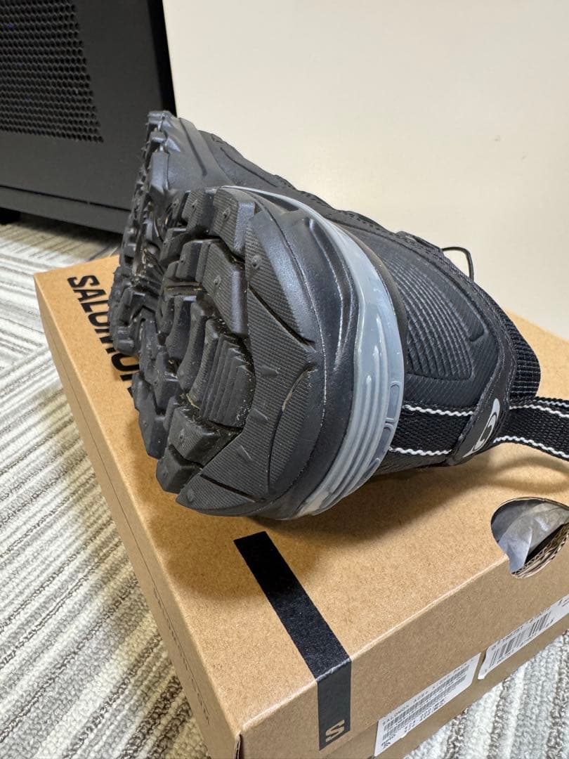 美品✨SALOMON ブラックスニーカー 24.5cm