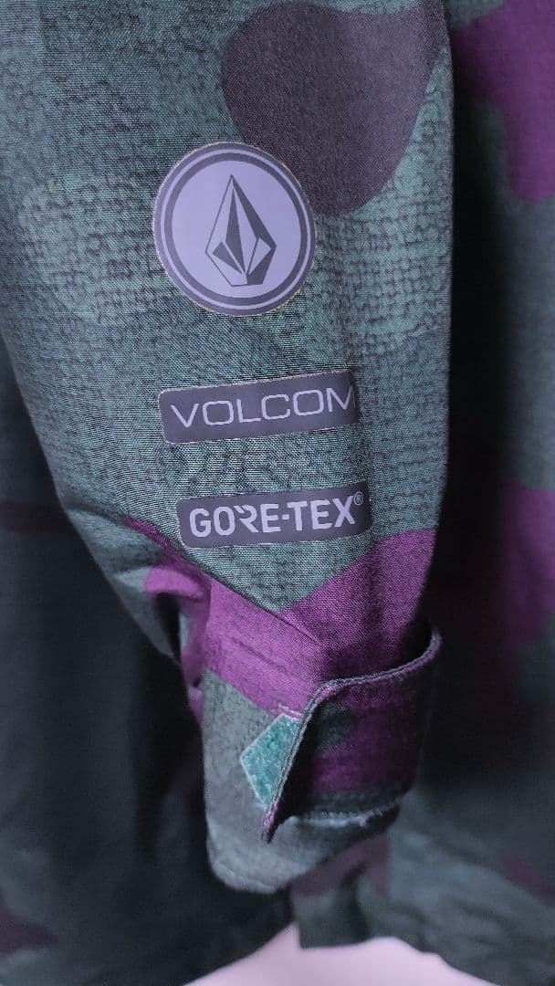 【ボルコム VOLCOM】スノーボードウェア ゴアテックス 総柄 レディース