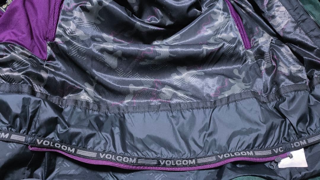 【ボルコム VOLCOM】スノーボードウェア ゴアテックス 総柄 レディース