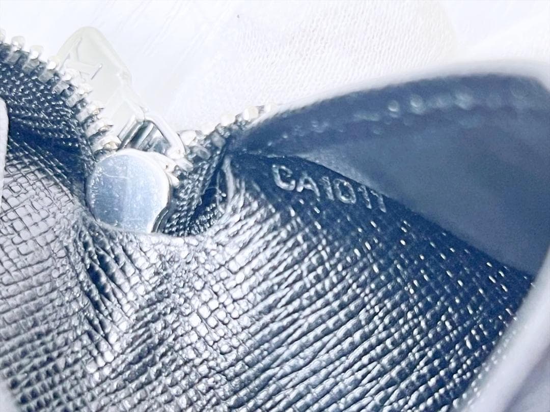 ほぼ未使用　ルイヴィトン　タイガ　ポルトモネビエジップ　財布　M30672