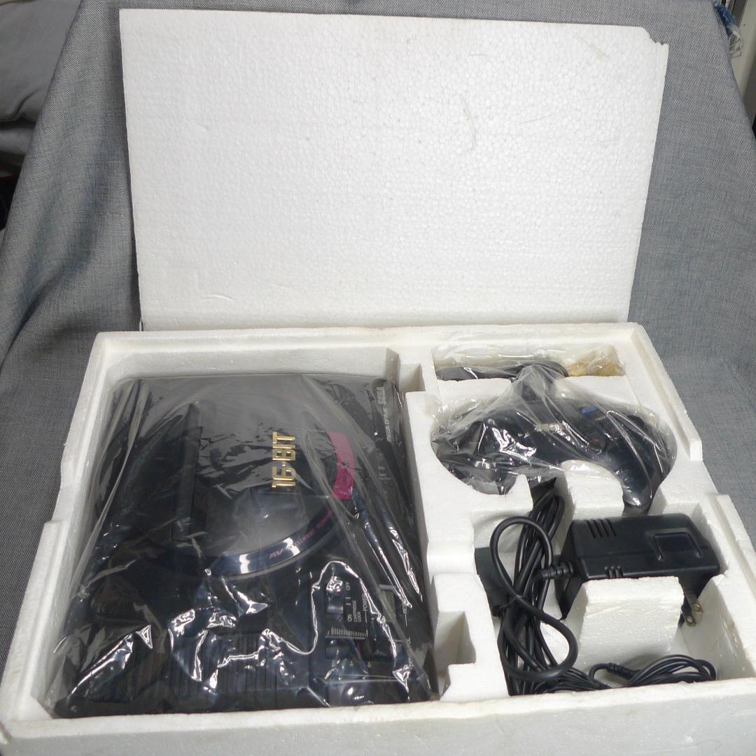 N878 ☆ セガ メガドライブ　本体 箱付き　HAA-2510  SEGA