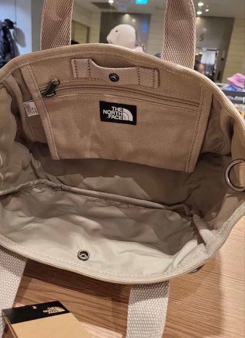 ☆*☆様 THE NORTH FACE ベージュ　ショルダーバッグ日本未入荷！海