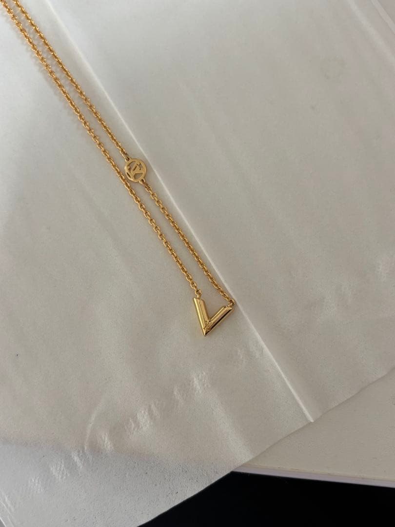 LOUIS VUITTON ゴールド V字 ネックレス