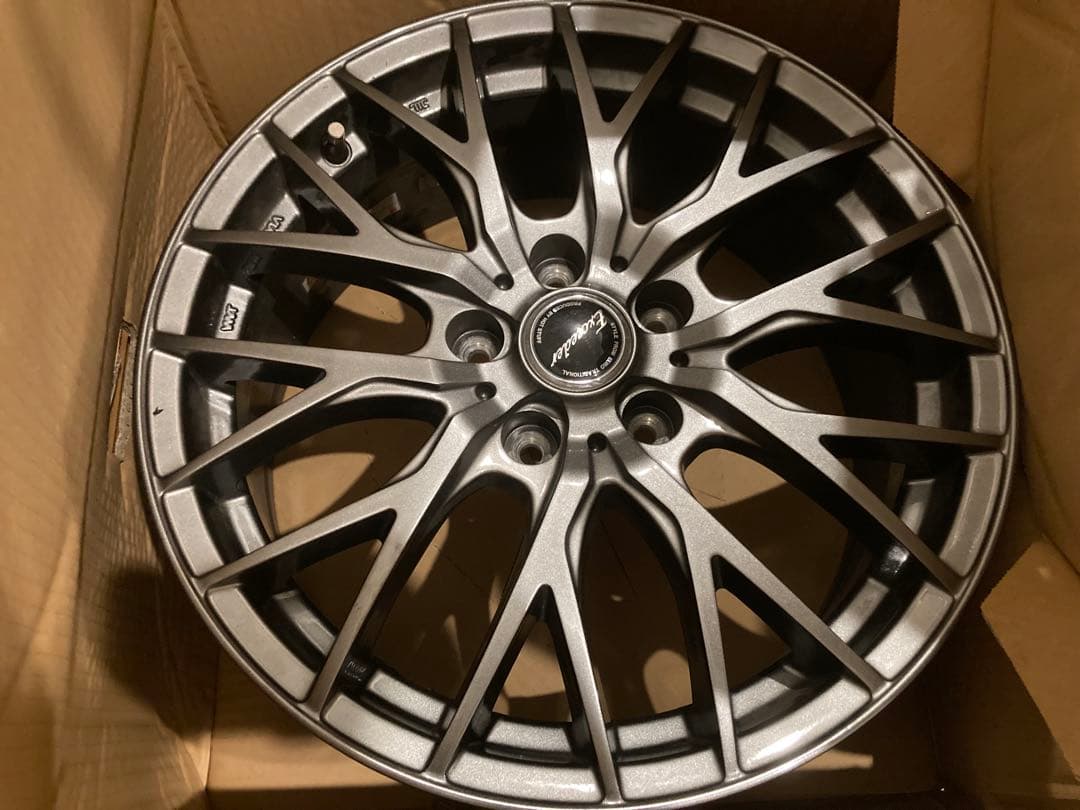 17インチ ダークグレー アルミホイール　Exceeder E05Ⅱ 4本セット