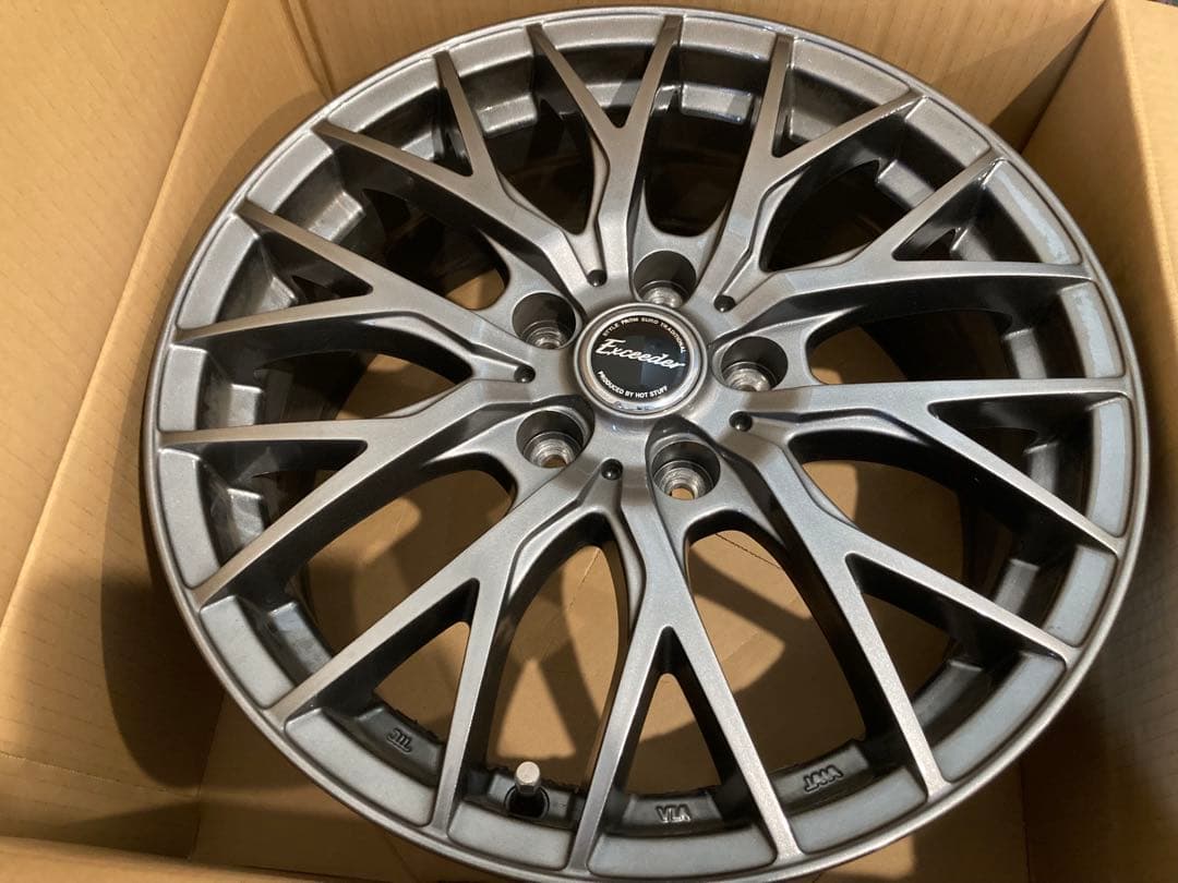 17インチ ダークグレー アルミホイール　Exceeder E05Ⅱ 4本セット