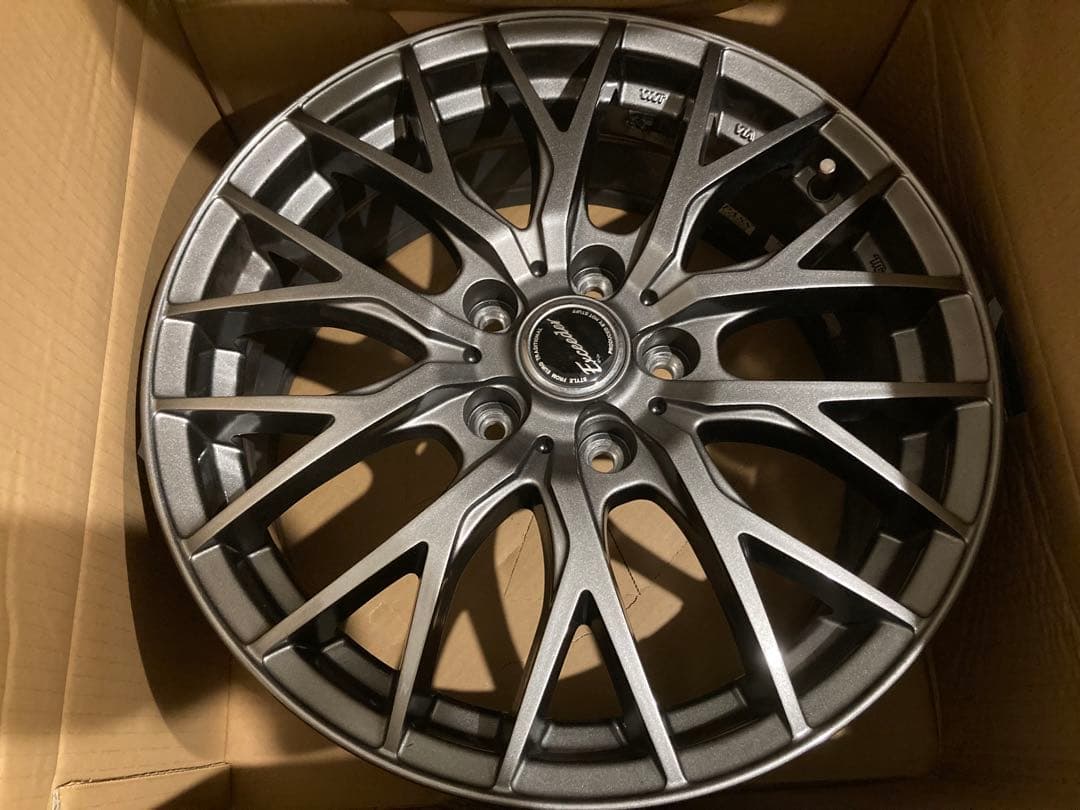 17インチ ダークグレー アルミホイール　Exceeder E05Ⅱ 4本セット