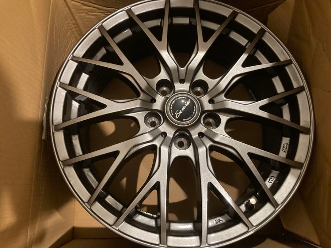 17インチ ダークグレー アルミホイール　Exceeder E05Ⅱ 4本セット