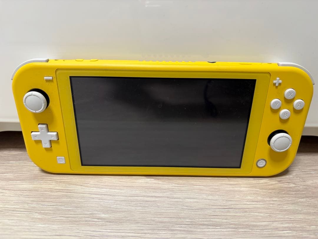 Switchライト(黄色)