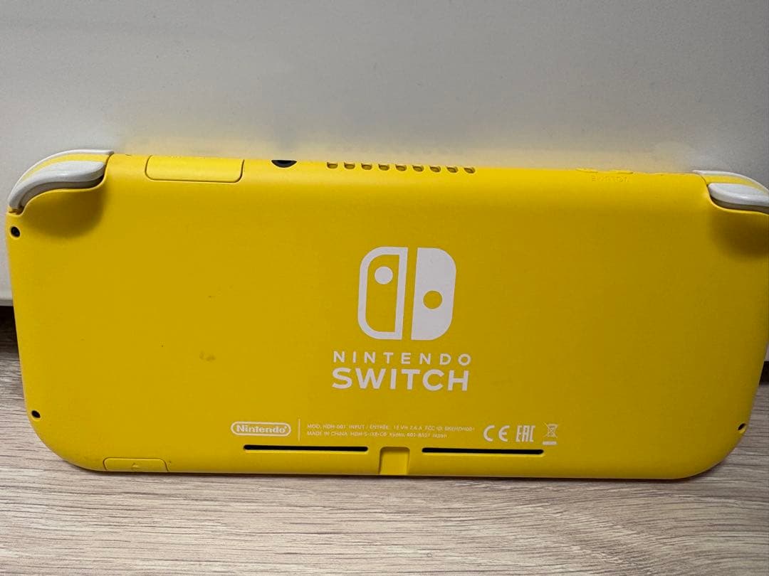 Switchライト(黄色)