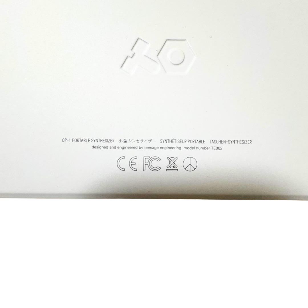 Teenage Engineering OP-1 シンセサイザー