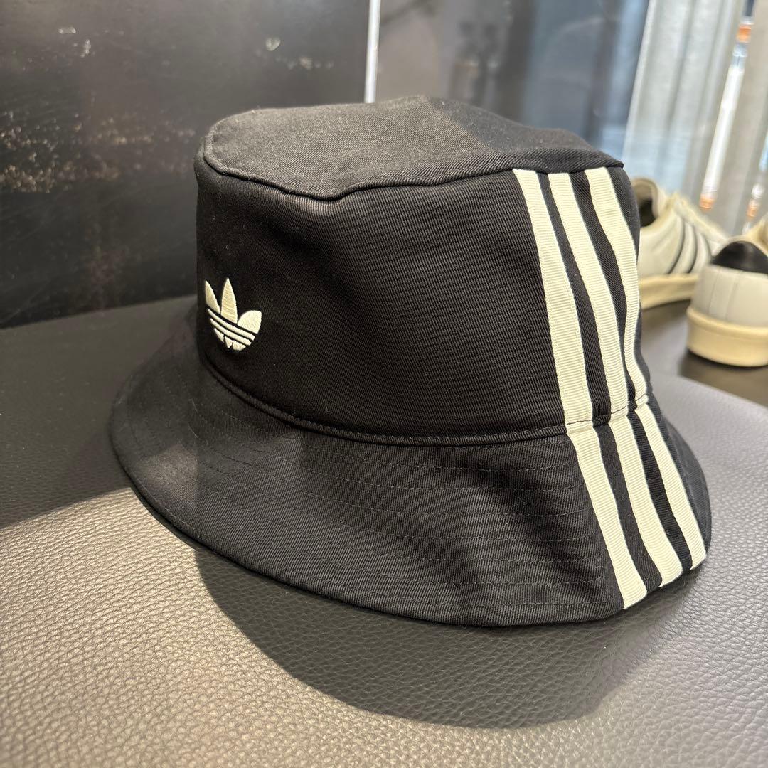 金土日限定値下げ。新作oasis アディダス バケットハット