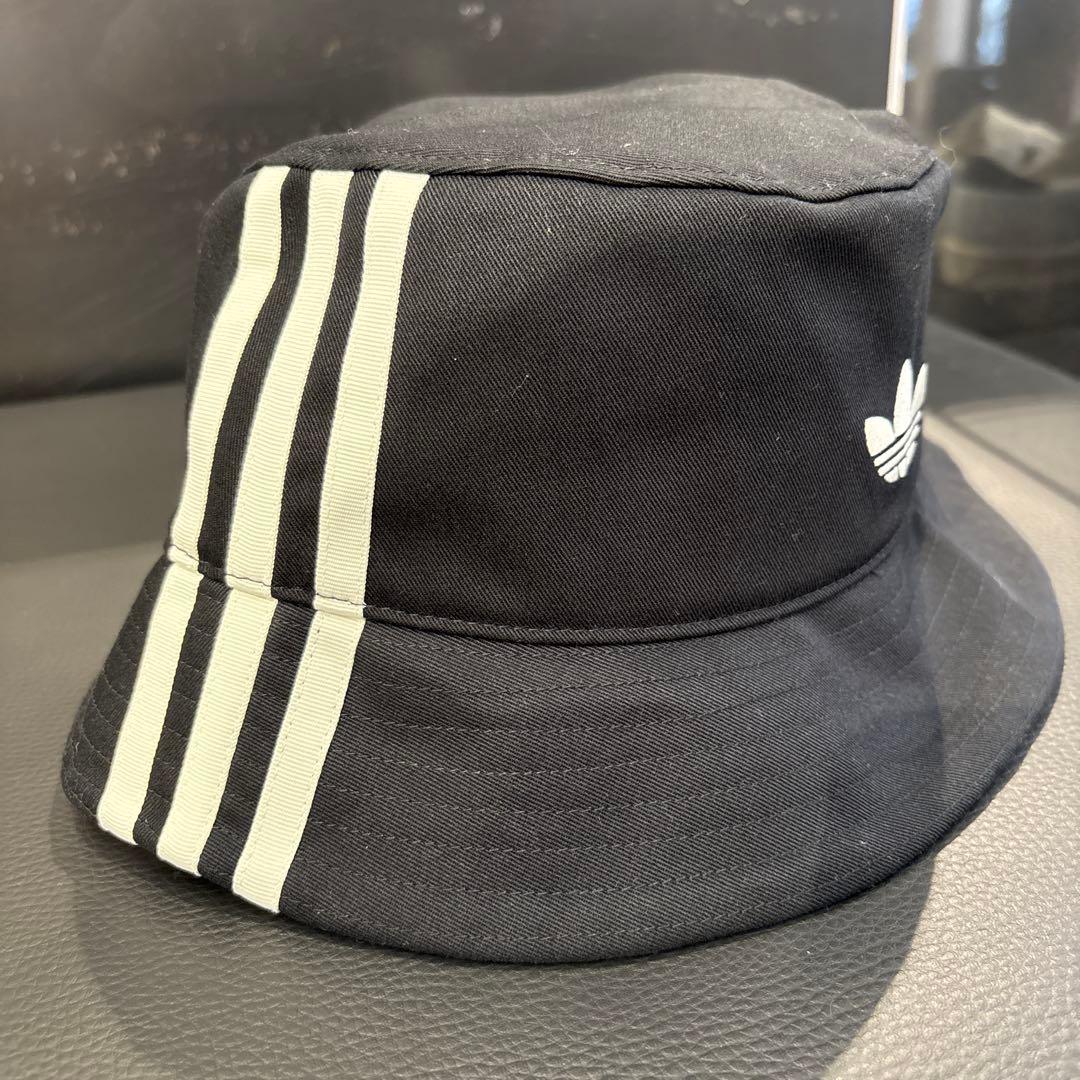 金土日限定値下げ。新作oasis アディダス バケットハット