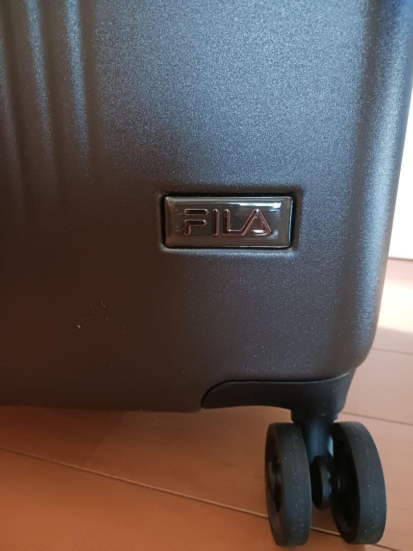 匿名 1回使用 FILA 拡張 キャリーケース 濃グレー 4輪 47(52)L
