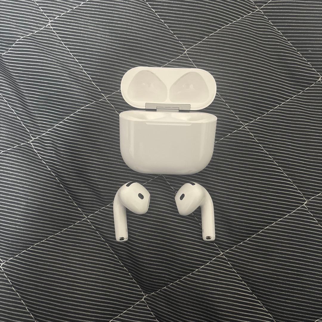 Apple　AirPods4ノイキャン有り