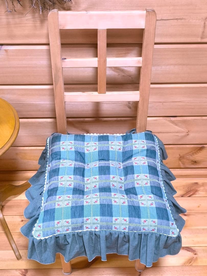 ⭐️アメリカンカントリー雑貨❤フリフリチェアパッド　ブルー系バラ柄♡45cm角