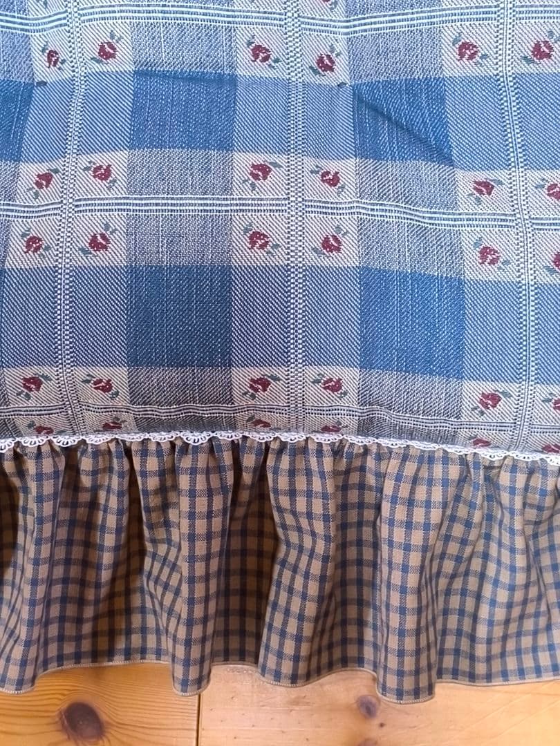 ⭐️アメリカンカントリー雑貨❤フリフリチェアパッド　ブルー系バラ柄♡45cm角