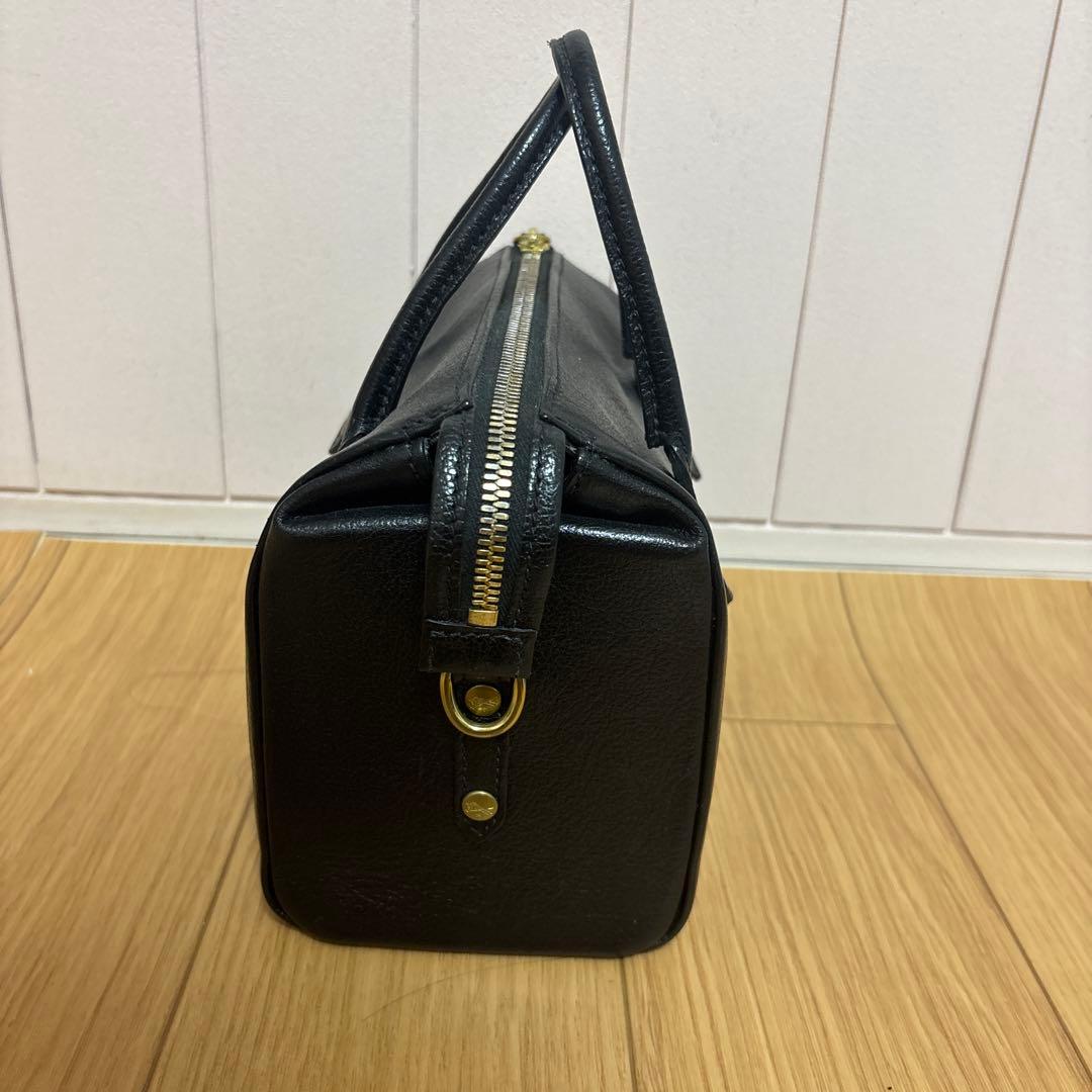 IL BISONTE ブラックレザーハンドバッグ