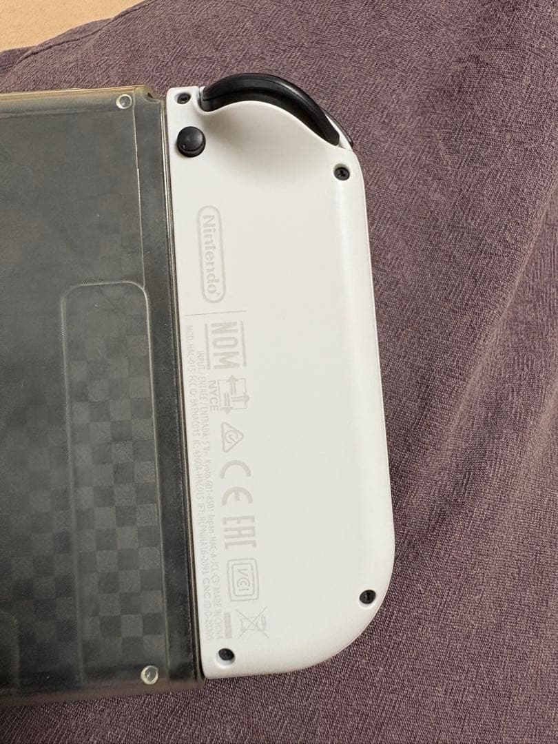 Nintendo Switch 本体とジョイコン