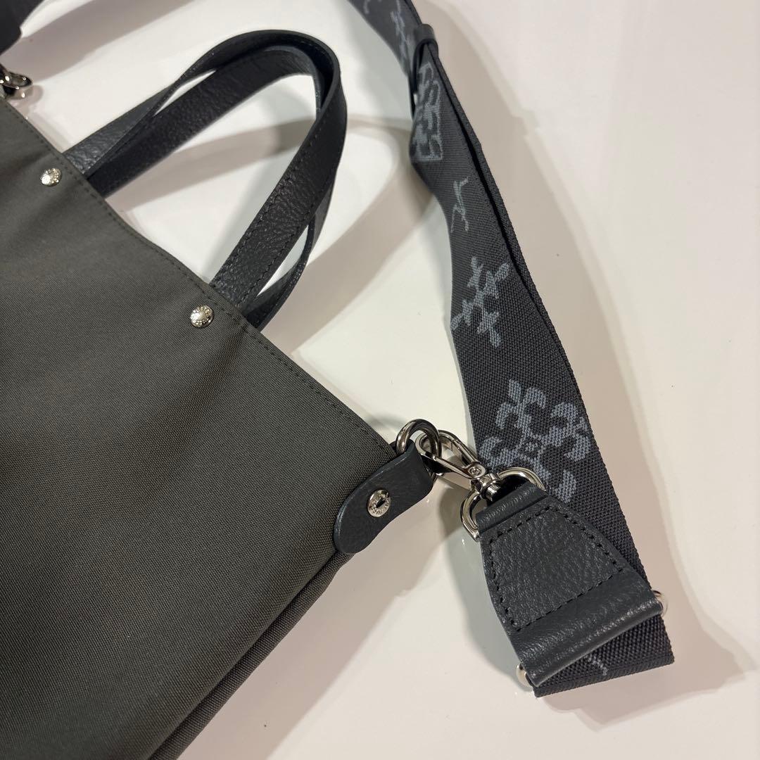 超美品ラシット今期A4入るコーデュラナイロン刺繍2wayバッグ