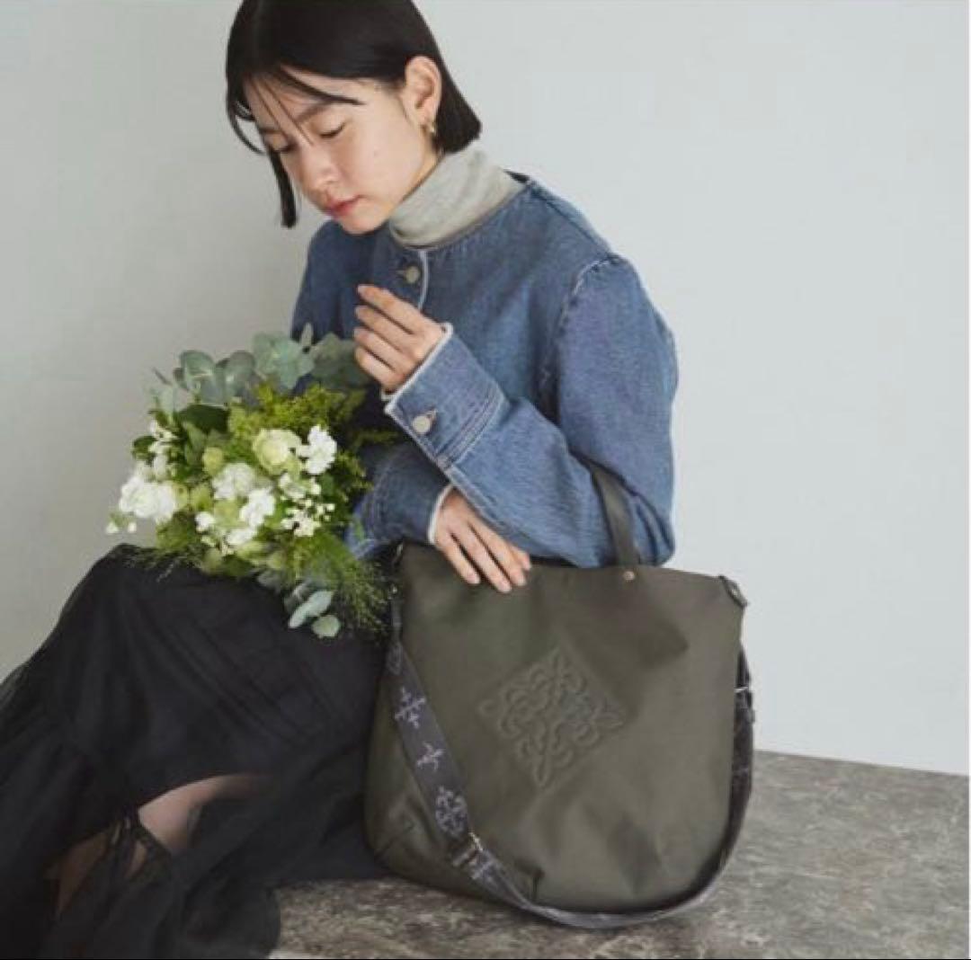 超美品ラシット今期A4入るコーデュラナイロン刺繍2wayバッグ