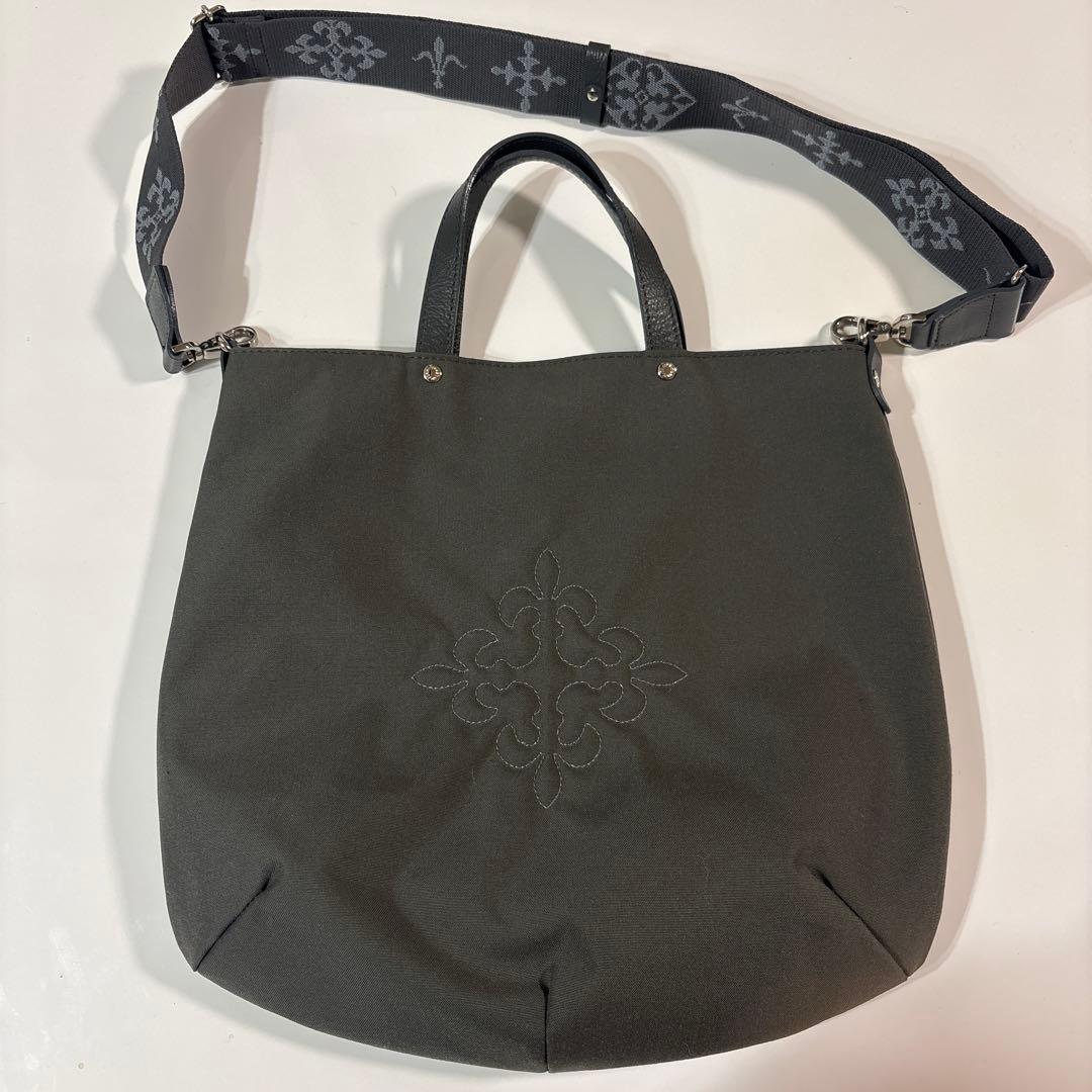 超美品ラシット今期A4入るコーデュラナイロン刺繍2wayバッグ