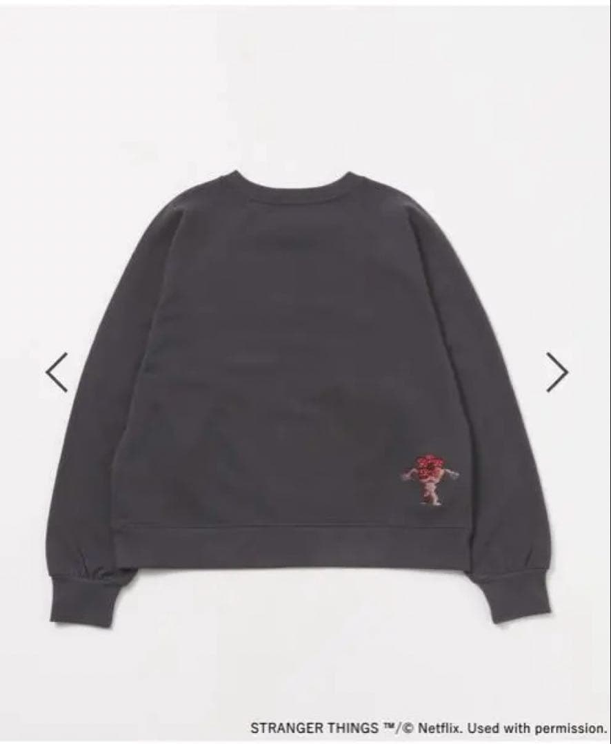 STRANGER THINGS コラボ アソートスウェット　チャコール　M
