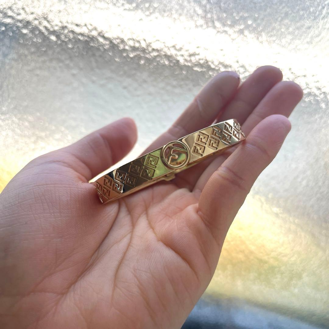 FENDI フェンディ　バングル