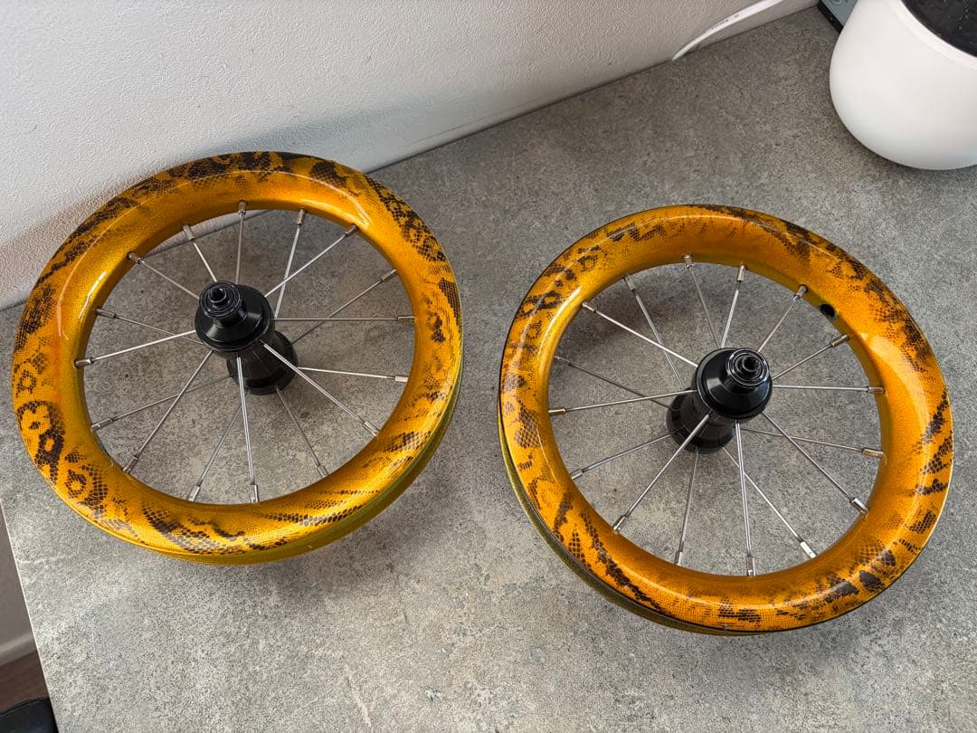 【中古】マッハビット　V3 カーボンリム　16スポーク　カスタムリム　ランバイク