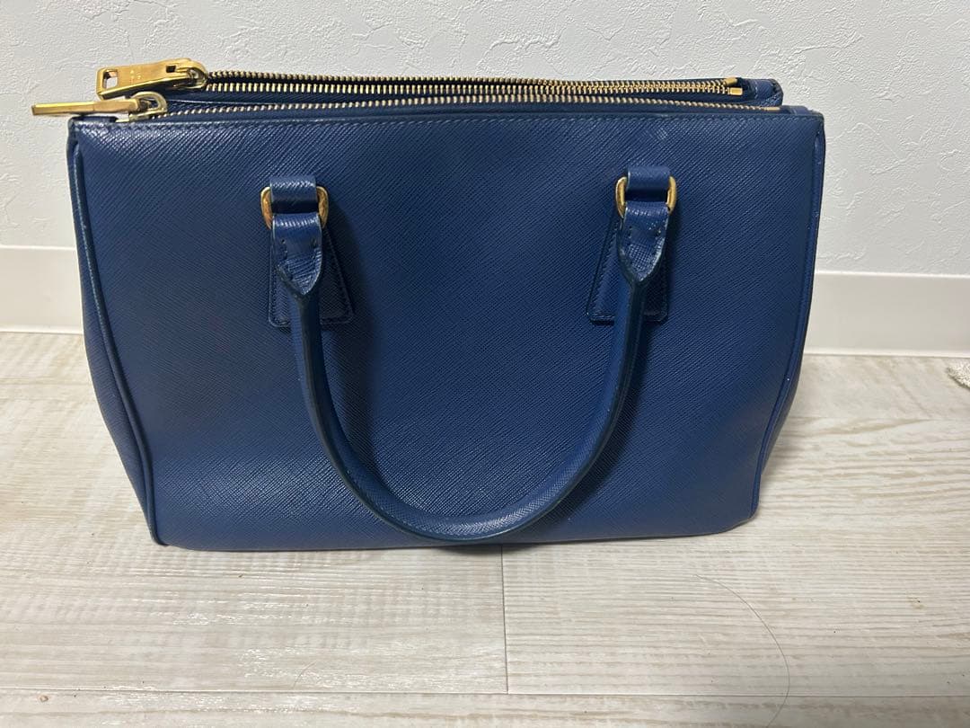PRADA サフィアーノラックス　ブルー