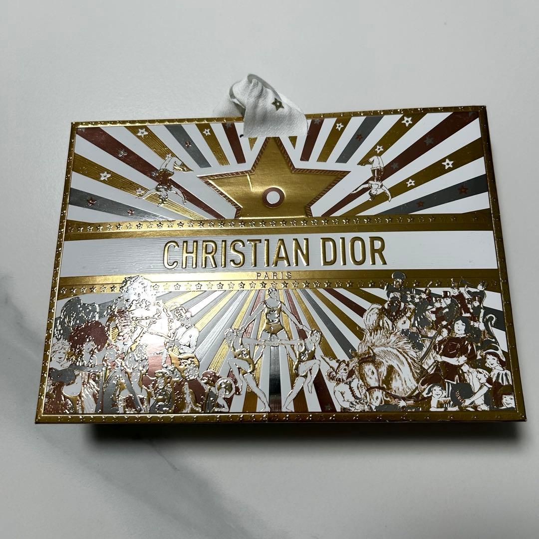 Dior ディオールスキン フォーエヴァー グロウルミナイザー 001