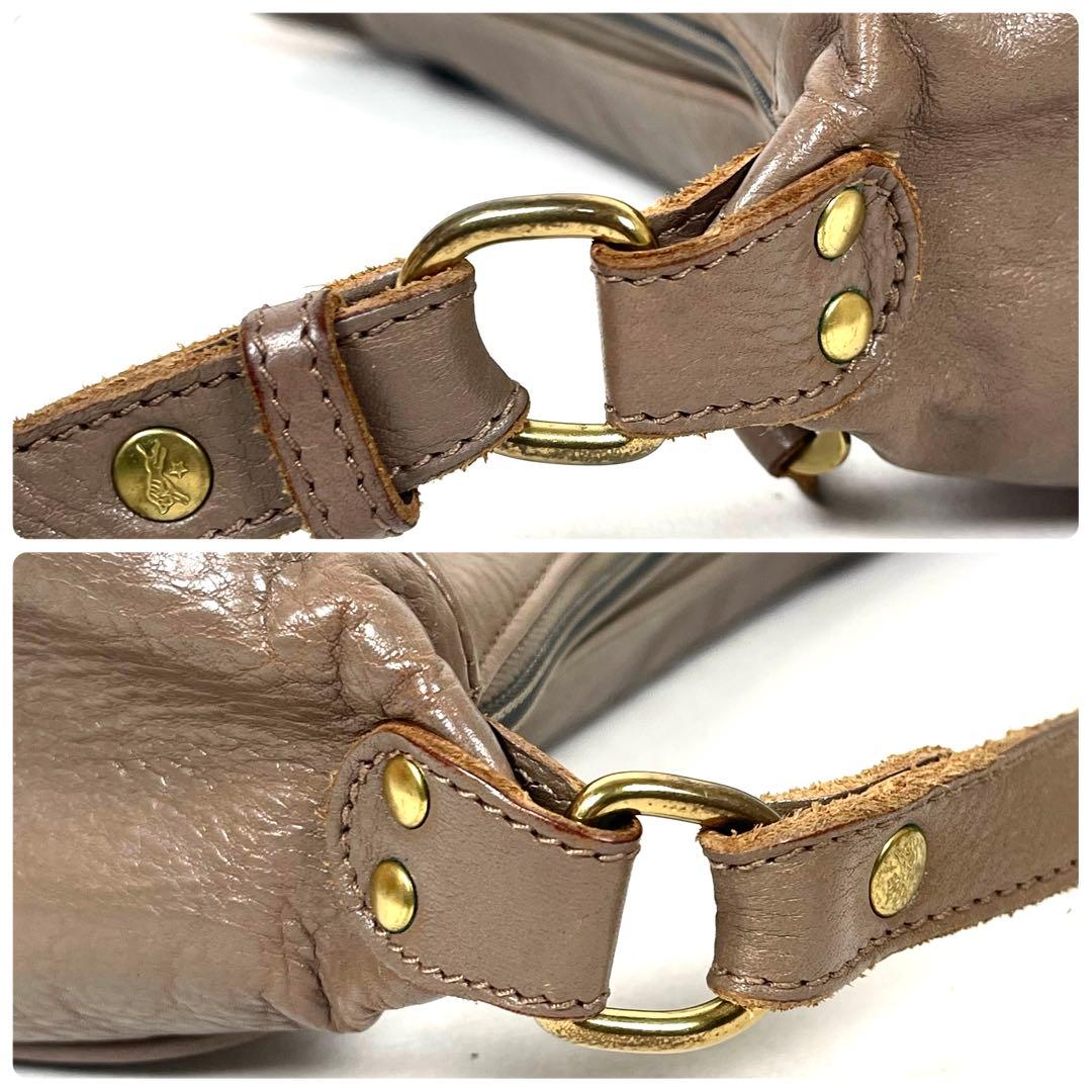 イルビゾンテ　ショルダーバッグ　三日月　幅広タイプ！　ロゴ型押し　本革　未使用級