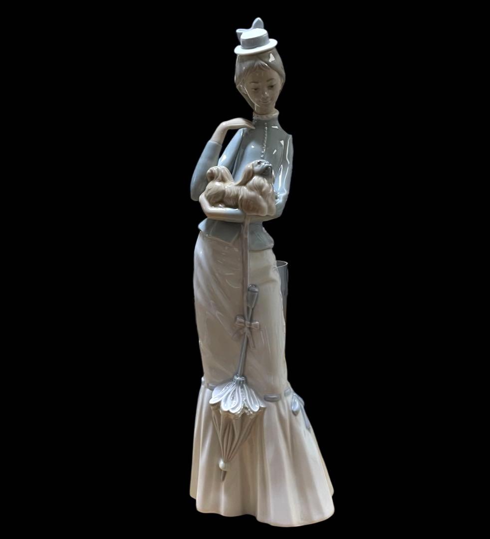 LLADRO 仔犬を抱く貴婦人 リヤドロ　4893