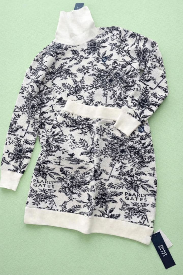 定価72,600円【新品】パーリーゲイツ　セットアップ　ホワイト　花柄