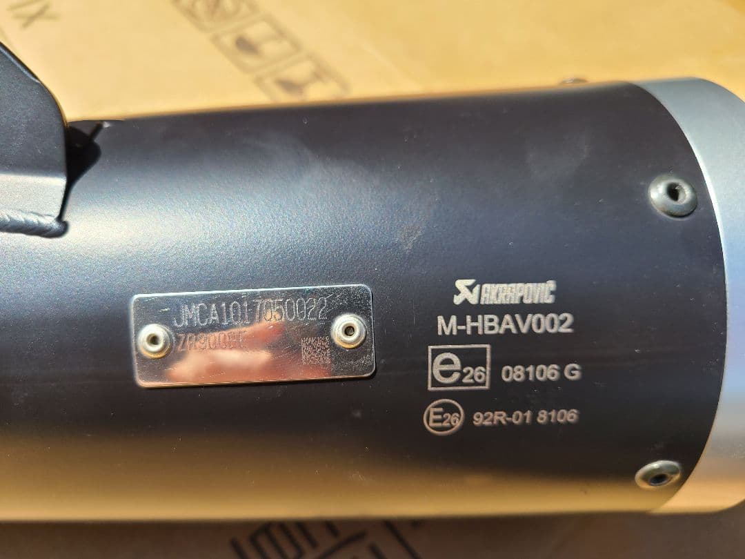 Z900RS AKRAPOVIC マフラー 　スリップオン　M-HBAV002