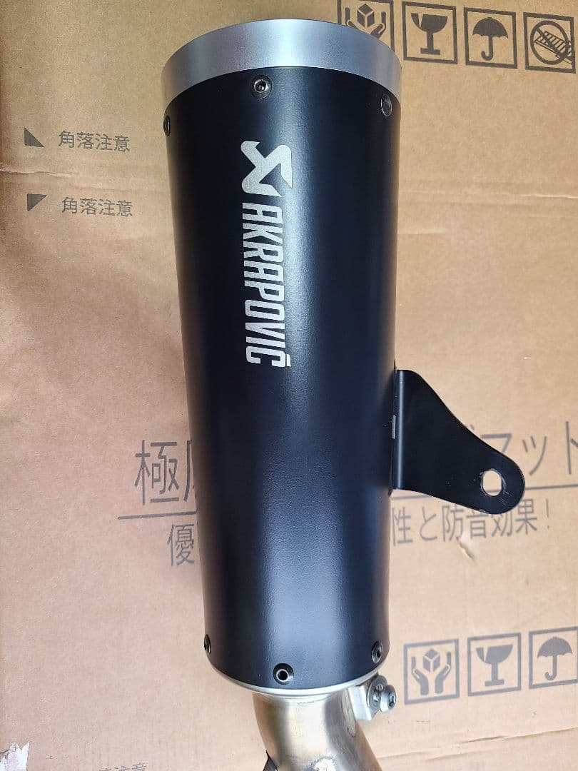 Z900RS AKRAPOVIC マフラー 　スリップオン　M-HBAV002