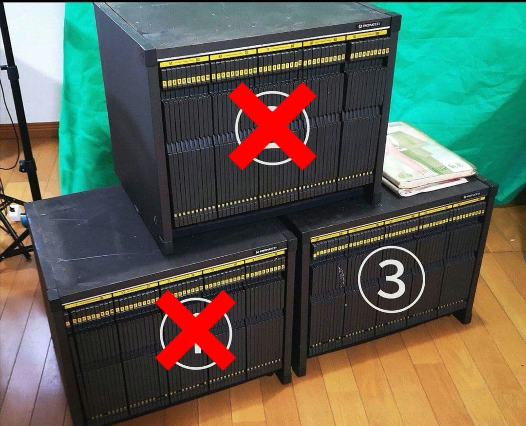 ③ レーザーカラオケディスク（LD10枚欠品）