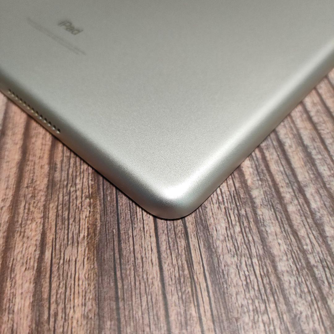 iPad 第6世代 32GB シルバー 美品