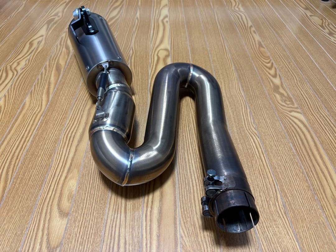 スコーピオン　レッドパワー スリップオンマフラー