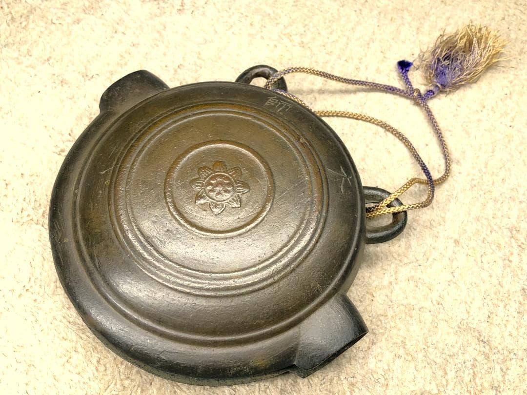 【 文政4年の鰐口 】　大麻・女人講中・大師刻　江戸後期