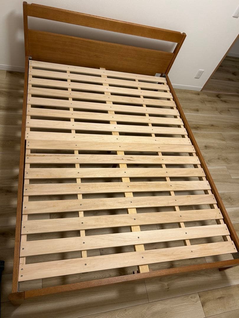 【Salome】unico セミダブル　ベッドフレーム（送料込）