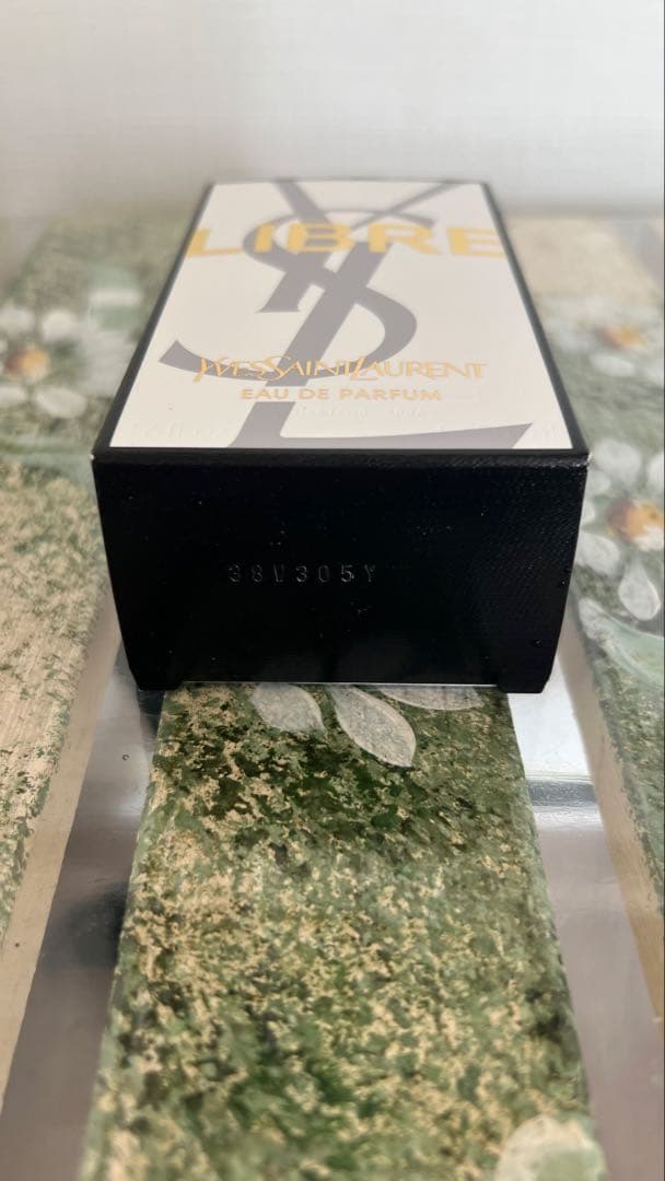 【美品】Yves Saint Laurent リブレ オーデパルファム 50ml