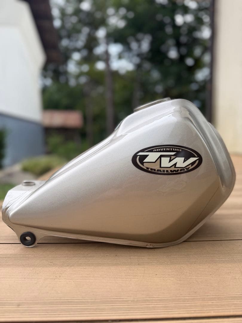 ヤマハ TW タンク シルバー