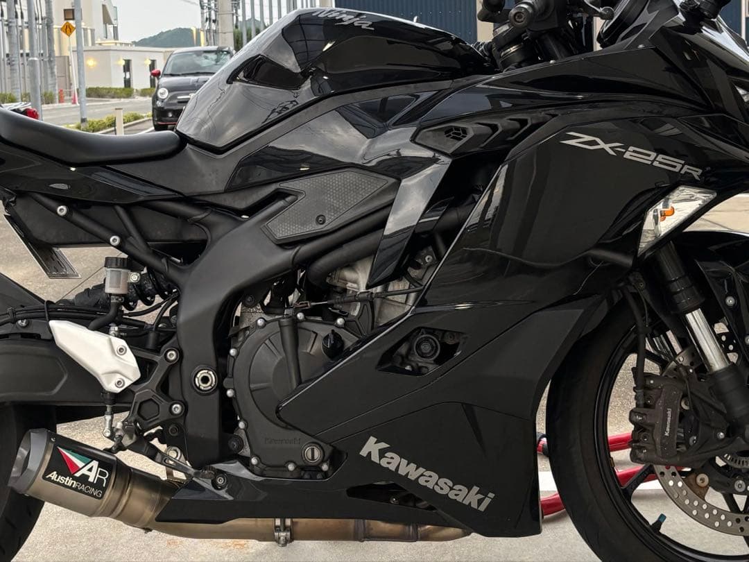 ZX25R Austin Racingマフラー