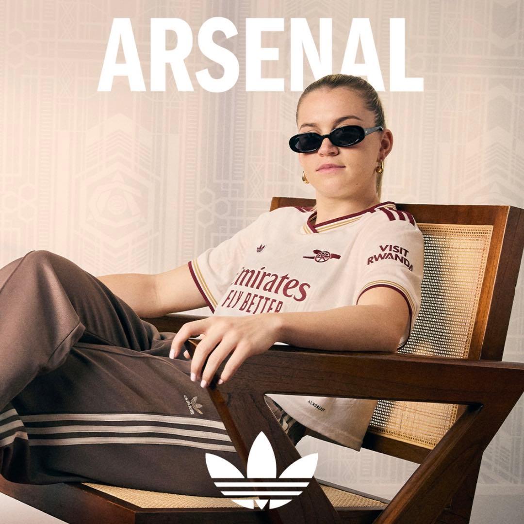 海外限定モデルM⭐️adidas アーセナル ショート丈 ベイビーモンスター着用