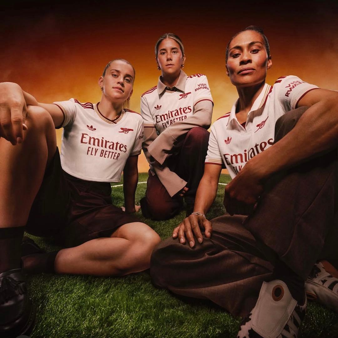 海外限定モデルM⭐️adidas アーセナル ショート丈 ベイビーモンスター着用